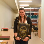 „Jeigu prireiktų kažkokių senų dokumentų, tikriausiai pirma mintis būtų, kad reikėtų ieškoti archyve“, – sako Panevėžio apskrities Gabrielės Petkevičaitės-Bitės viešosios bibliotekos Krašto kultūros paveldo sklaidos skyriaus vedėja Greta Kėvelaitienė.