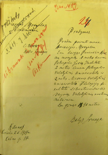 Vilius Kavaliauskas aptiko ir rašytojo Balio Sruogos prašymą priimti į Karo aviacijos mokyklą su įrašu „išbraukti...“ LCVA nuotr.