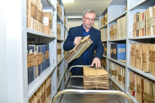 Šiaulių regioninio valstybės archyvo Panevėžio filialo vedėjas Leonas Kaziukonis. P. ŽIDONIO nuotr.