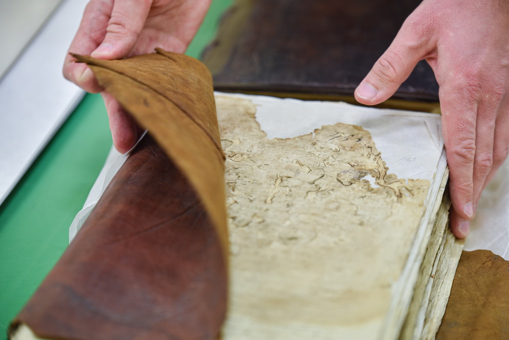 Senosios teismų knygos gali pasitarnauti tiek tiriant Lietuvos teisės, tiek bendrąją, politinę istoriją, tiek buitį ar visuomenės sanklodą. P. ŽIDONIO nuotr.