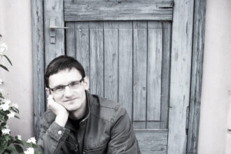 Iš ankstyvosios savo vaikystės atsimenu sujudimą namuose, kai mama ir močiutė puldavo ruoštis, tvarkyti namus, gaminti valgį.