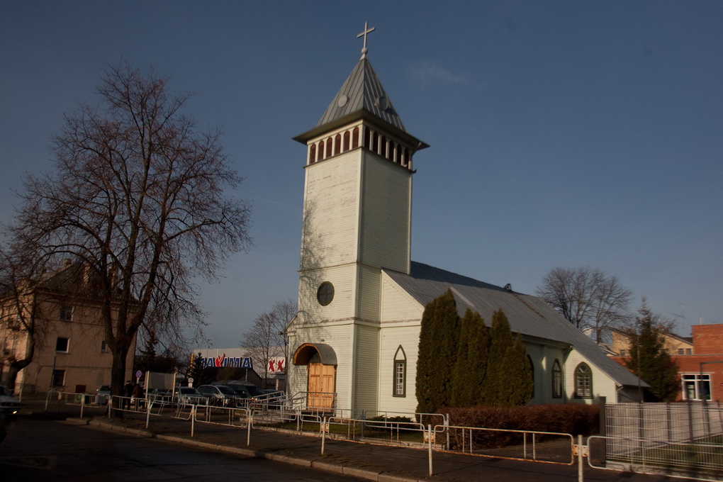 Panevėžio evangelikų liuteronų bažnyčia – dabar veikiantys maldos namai, kur taip pat vyksta ir evangelikų reformatų pamaldos. 1940-aisiais sovietams juos nacionalizavus, buvo nugriautas XIX amžiaus bažnytėlės bokštas, o pastate įkurdintas šokių klubas, vėliau atidaryta ūkinių prekių parduotuvė, altoriaus vietoje įrengtas sandėlis. Tikintieji šią bažnyčią atgavo tik 1990-aisiais. PB ARCHYVO nuotr.