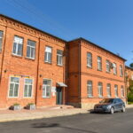 Jei pasižiūrėtume į sovietinio Panevėžio žemėlapį, pamatytume didelį kompleksą vienas paskui kitą išsidėsčiusių pastatų, kuriuose sovietų represinės struktūros vykdė brutalius nusikaltimus, nukankintus Lietuvos patriotus pasiųsdamos myriop.