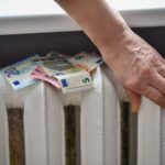 Baigiantis vienam brangiausių šildymo sezonų, į skolas įklimpę ir gyventojai, ir kompensacijoms keliskart daugiau pinigų turėjusios išmokėti savivaldybės.