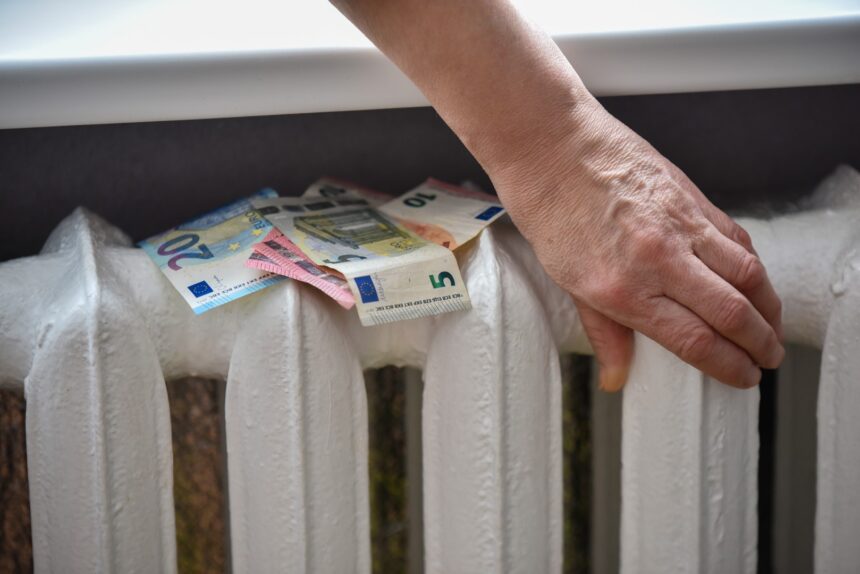 Baigiantis vienam brangiausių šildymo sezonų, į skolas įklimpę ir gyventojai, ir kompensacijoms keliskart daugiau pinigų turėjusios išmokėti savivaldybės.