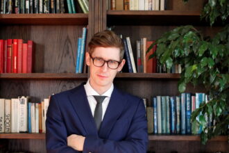 Pasaulyje išradimų banga pakilo kartu su pramonės revoliucija, taigi dar XIX amžiuje. Neaplenkė ji ir Lietuvos, ypač reikšminga sritimi tapusi tarpukariu. 3-iasis ir 4-asis dešimtmečiai buvo laikotarpis, kai visa šalis gyveno viltimi surasti savąjį Tomą Edisoną – išradėją, sukursiantį kažką, kas nustebintų visą pasaulį.