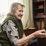 Garsios Panevėžio krašto tautodailininkės Gražinos Kudreckienės namuose visada, ne tik per šv. Velykas apstu jau numargintų kiaušinių.