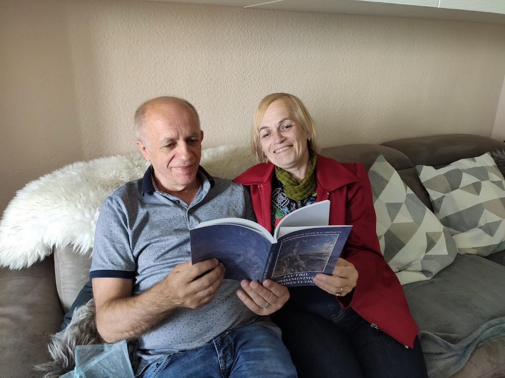 Ponia Liuda neslepia labai besidominti politika, sekanti visus Lietuvos ir pasaulio įvykius. O kas kartais nepatinka, apie tai sukurianti humoristinį eilėraštį. ASMENINIO ALBUMO nuotr.