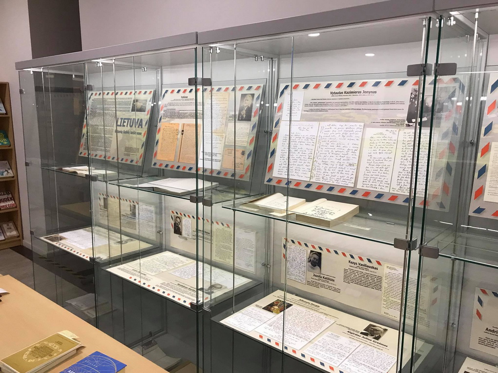 2021-ųjų kovą Panevėžio apskrities Gabrielės Petkevičaitės-Bitės viešojoje bibliotekoje buvo surengta paroda „Lietuva lietuvių išeivių laiškuose“. Privačios korespondencijos skaitymas ir net perėmimas buvo vienas būdų sužinoti, kas vyksta lietuvių bendruomenėse užsienyje. Bet, kaip netruko patirti KGB, visiškai neefektyvus. pavb.lt nuotr.