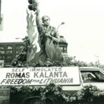 1972-aisiais ne tik laikinąją sostinę – visą Lietuvą sudrebinę įvykiai nuvilnijo ir per pasaulį: geležinė uždanga nebepajėgė sulaikyti jėgos, užgimusios tais metais.