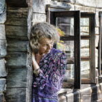 Sovietmečiu populiari ir valdžios propaguota turizmo ir krašto pažinimo veikla turėjo ir kitą pusę. Nors ir skatino domėtis savo kraštu, sovietų valdžia įdėmiai stebėjo ir net persekiojo tuo besidominčiuosius. Ieškoję kitokios, nei sovietai deklaravo, Lietuvos istorijos, į grupes susibūrę žygeiviai slapta bandė išsaugoti tautai svarbią atmintį.