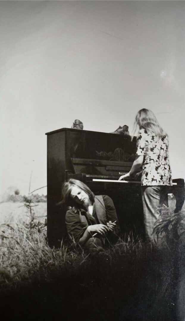 Romualdas Labanauskas-Džageris ir Gita Idzelytė. Joninės. Apie 1972 metus. R. LABANAUSKO-DŽAGERIO ASMENINIO ALBUMO nuotr.