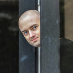 Iš Panevėžio kilęs, šiuo metu Panevėžio Juozo Miltinio dramos teatro meno vadovu dirbantis Aleksandras Špilevojus bibliotekoje vykusiame susitikime su panevėžiečiais paklaustas „O kokį klausimą užduotumėt sau?“ buvo atviras: „Klausimus sau uždavinėju nuolat. Su atsakymais kiek sudėtingiau.“