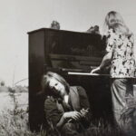 Septintą dešimtmetį, dar vadinamą hipių epochos pradžia, geriausiai gali apibūdinti tie, kurie patys dabar jau skaičiuoja savą septintą dešimtmetį.