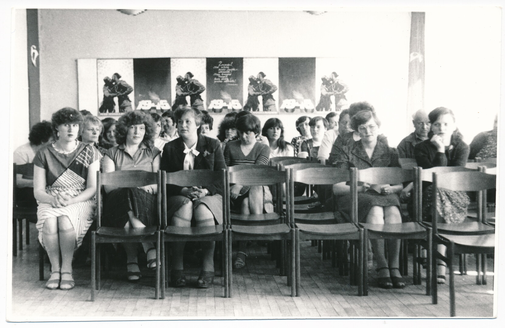 Knygos bičiulių pirminių organizacijų pirmininkų ir aktyvo susitikimas su žurnalo „Naujos knygos“ redakcijos darbuotojais. Panevėžys. 1985 m. PANEVĖŽIO APSKRITIES GABRIELĖS PETKEVIČAITĖS-BITĖS VIEŠOSIOS BIBLIOTEKOS, Savanoriškos knygos bičiulių draugijos Panevėžio skyriaus fondo F24 nuotr.