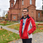 Mane, bebaigiantį Katinų pagrindinę mokyklą, vis labiau linkstantį prie knygų, lituanistė Aldona Stogienė ragino stoti į Vytauto Žemkalnio gimnaziją Panevėžyje. Kur dėsies, vaikeli, kur tiksi, tik ten, pamėgink. Gi sunkaus darbo nedirbsi, mašinos tau neįdomu, gyvenime kamuolio rankose taip pat nelaikei.