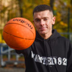 Panevėžiečiams puikiai pažįstamas krepšinio treneris Vytautas Čepanonis grįžęs po emigracijos ėmė dalytis kitokio krepšinio filosofija.