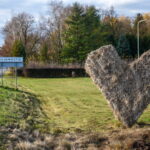 Gerą dešimtmetį Naujamiestį garsino šiaudinių skulptūrų parkas, kurio gyvavimą lapkritį užbaigdavo įspūdingos ugnies misterijos.