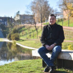 Antrosios breiko bangos Panevėžyje atkūrėjas Andrius Riauba yra vienas tų, ne tik mieste, bet ir visoje Lietuvoje išauginusių didžiulį gatvės šokių kultūros medį.