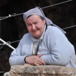 Sovietijos kūrėjai, skelbę, kad tik joje gyvenantieji gali pažinti laisvę, kaip velnias kryžiaus bijojo žmonių, supratusių, jog tikrąją laisvę suteikia tikėjimas. O bijodami persekiojo.