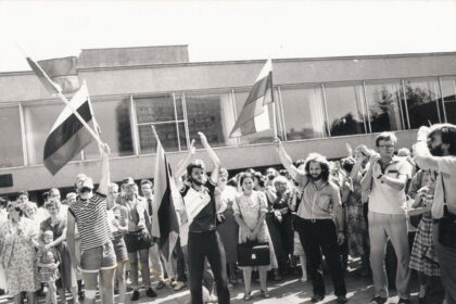 Baigiantis sovietmečiui, 1988-aisiais, įvykis sekė įvykį. Visuomenė jau ne tik jautė permainų vėjus – ji troško aktyviai dalyvauti kiekviename žingsnyje į nepriklausomybę.