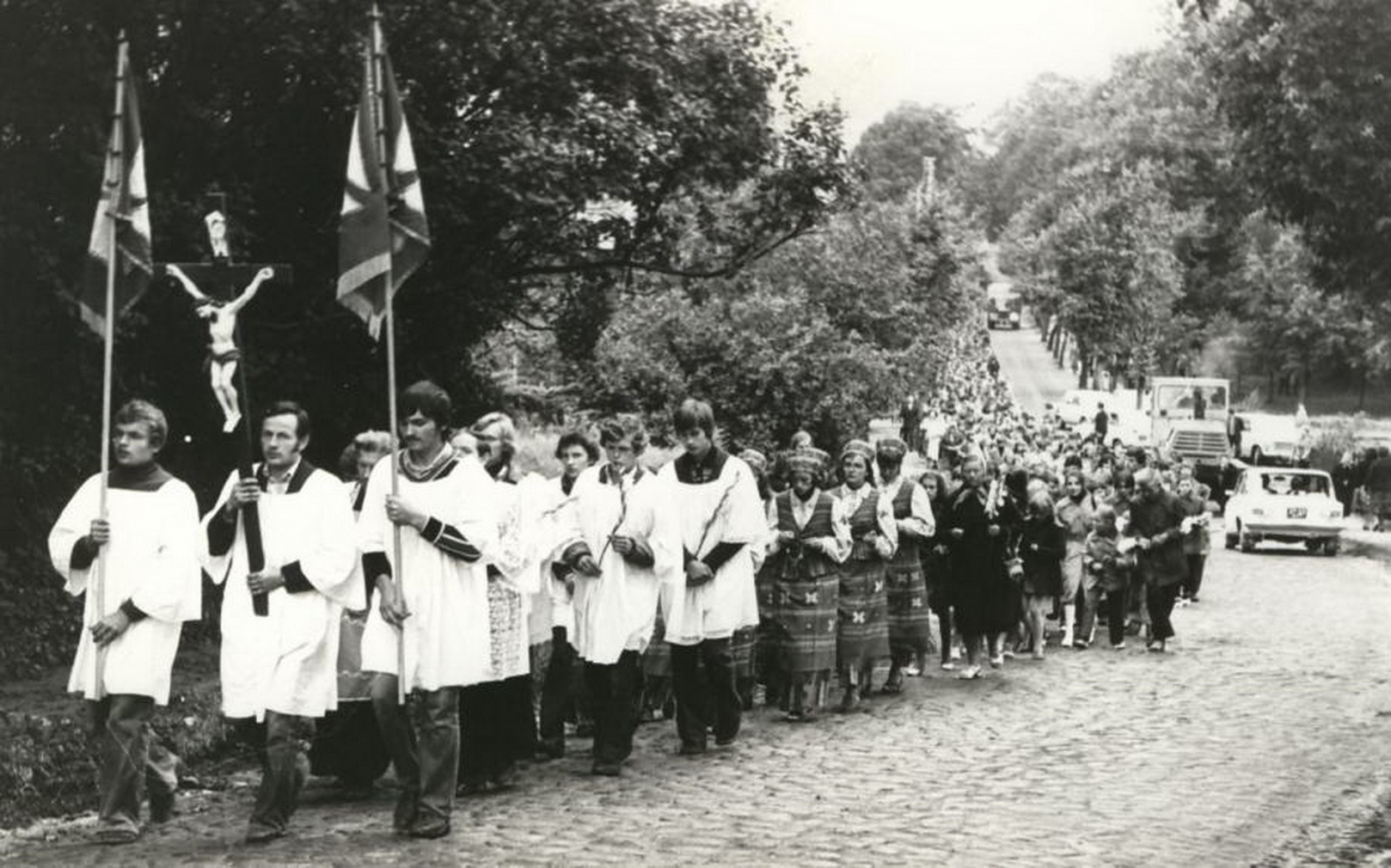 Sovietmečiu piligrimystėje į Šiluvos atlaidus dalyvaudavo šimtai, vėliau – ir daugiau nei tūkstantis žmonių. ASMENINIO ALBUMO nuotr.