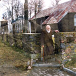 Kunigo, vienuolio Algirdo Mykolo Dobrovolskio, žinomo kaip Tėvas Stanislovas, šviesa palietė tūkstančius žmonių pakeisdama jų gyvenimus. O dvasininko globota Paberžės parapija buvo tapusi savotišku intelektualų centru, kur atgaivos dvasiai galėjo rasti kiekvienas.