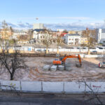 Ką tik startavusias Panevėžio autobusų stoties statybas laikinai teko stabdyti atkasus keistų radinių. Tiesa, visiškai darbai nestoja – jie tęsiami kitoje sklypo pusėje, o išsiaiškinti, ar vertingas statybininkų radinys, turės archeologai.