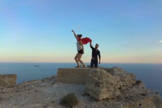 Kai Lietuvoje nosis kandžioja šaltukas, panevėžiečiai Greta ir Karolis Vitoniai mėgaujasi šiluma nedidukėje Maltos saloje.