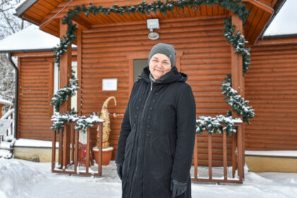 Maždaug metus dėl avarinės būklės neveikęs vienintelis Baltijos šalyse Eglutės žaisliukų muziejus Miežiškiuose jau ruošiasi sugrįžimui.