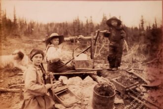 Kelionės laiku – jei jas suprasime kaip skirtingas laiko tėkmes skirtingose vietose ar skirtingiems stebėtojams – vyksta natūraliai ir nuolatos. Tiesiog jos nėra tokios žavingos, kaip įpratę matyti ar skaityti fantastikoje.