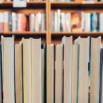 Sovietmečiu knygynų lentynos niekada nebuvo tuščios. Tačiau rasti jose populiarios literatūros, visame pasaulyje aptarinėjamų kūrinių galėjai nė nesvajoti – deficitas.