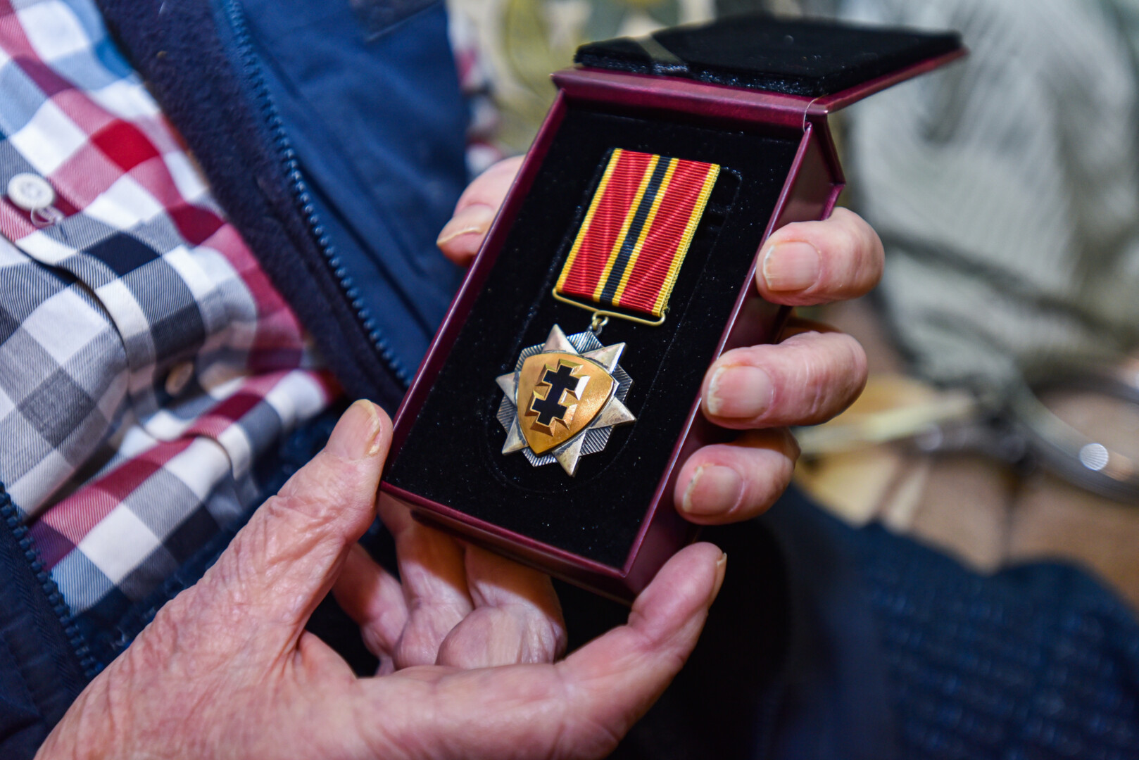 Vytautas Pupelis įvertintas aukščiausiu Politinių kalinių ir tremtinių bendrijos apdovanojimu – „Vilties žvaigžde“. P. ŽIDONIO nuotr.