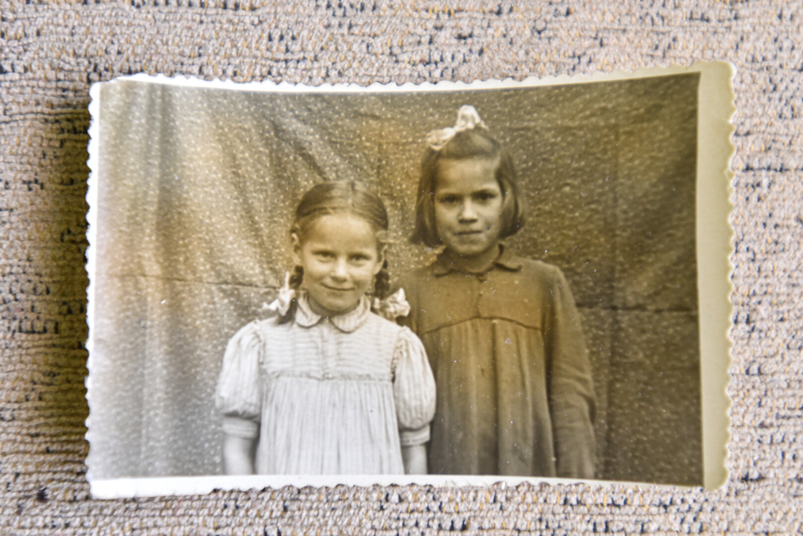 „Išvažiavome Baltušnikaitės, o į Lietuvą grįžome Banėnaitės“, – savo ir sesers Ramutės skausmingas patirtis vienu sakiniu išsako Milda Krasnickienė, tremtyje likusi visiška našlaitė. ASMENINIO ARCHYVO nuotr.