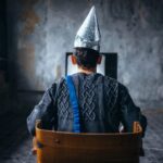 Sąmokslo teorijų apie skiepus yra girdėję daugelis, tačiau pasaulyje yra nemažai įtikėjusių ir tuo, jog neegzistuoja Australijos žemynas, taip pat realybėje nėra tokios valstybės kaip Suomija, o pasaulį valdo žmonės driežai.