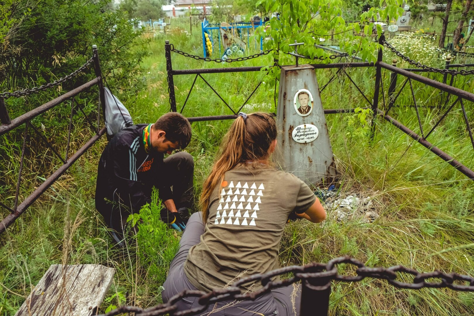 2019-ųjų ekspedicijos dalyviai tvarko lietuvių kapus Karagandoje – Kazachstano lageriuose pražuvo tūkstančiai politinių kalinių iš Lietuvos. PROJEKTO „MISIJA SIBIRAS“ nuotr.
