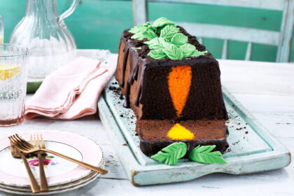 Trapiais zuikiais, mielinėmis bobomis, kiaušininiais keksais ir morkų tortais papuoštas šv. Velykų stalas pradžiugins ir didelius, ir mažus.