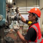 Ekonomistai vis garsiau kalba apie rudeniop atsiritančią recesiją.