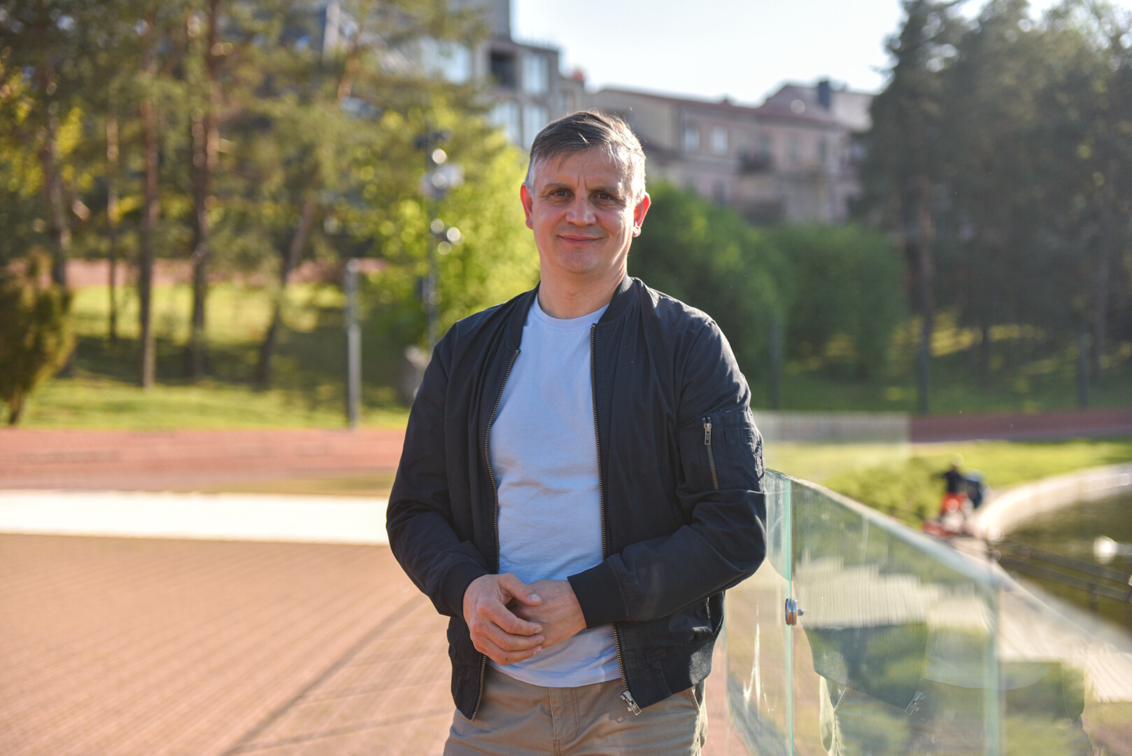 Ekonomisto išsilavinimą turintis Ruslanas sukasi baldų gamybos versle. P. ŽIDONIO nuotr. 