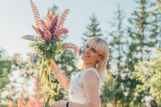 Panevėžio pakraštyje, Ugnės Debeikienės namų kieme, sukurtas sodas – pavyzdys, kaip mažytė, beveik atsitiktinė idėja pamažu gali virsti aistringu hobiu.