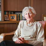 Panevėžietei Veronikai Bakšytei-Pauliukienei tebuvo vos dvylika, kai jos šeima išplėšta iš gimtųjų namų, sugrūsta į gyvulinius vagonus ir išsiųsta už tūkstančių kilometrų. Į gimtinę sugrįžo praėjus dešimtmečiui, tačiau išgyventas siaubas iki šiol sukausto dabar jau 87-erių Veroniką.