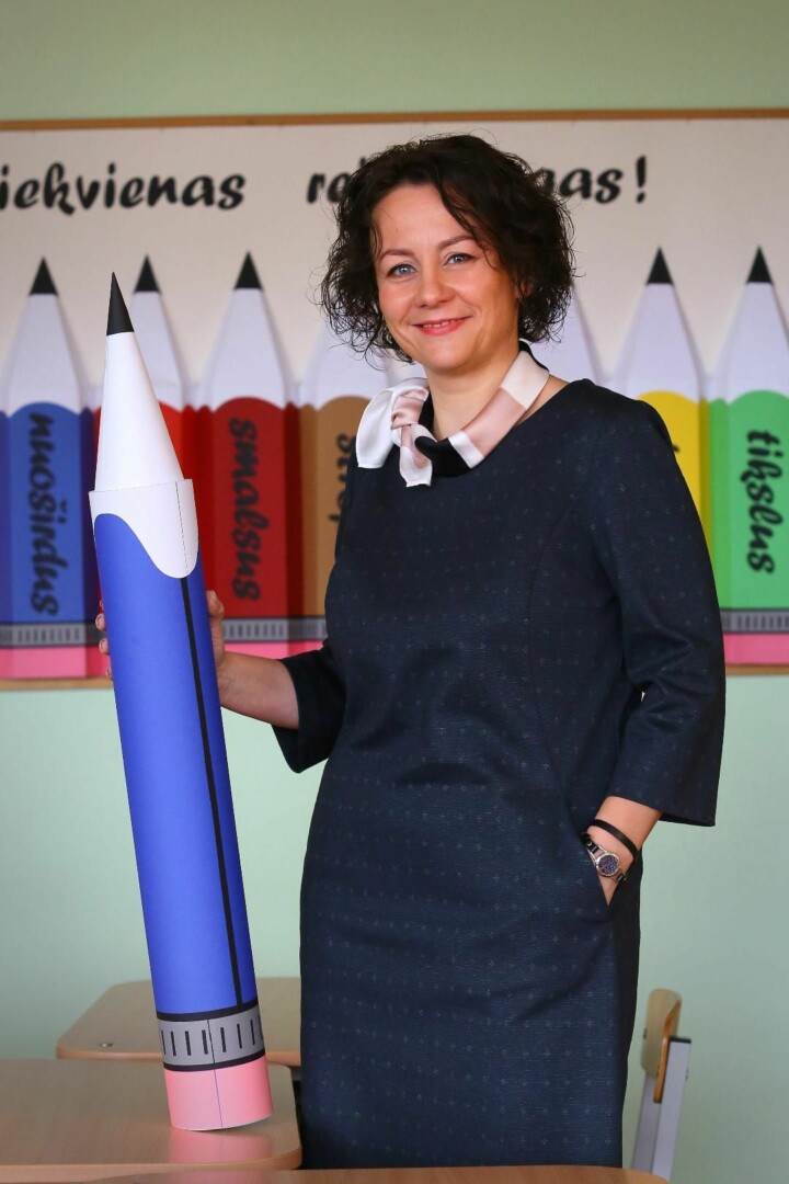 Valstybiniu apdovanojimu įvertinta Asta Sakalienė svarsto, jog vaikų kartos, mokymo metodai, būdai ir priemonės keičiasi, bet mokytojo tikslas lieka tas pats. ASMENINIO ARCHYVO nuotr.