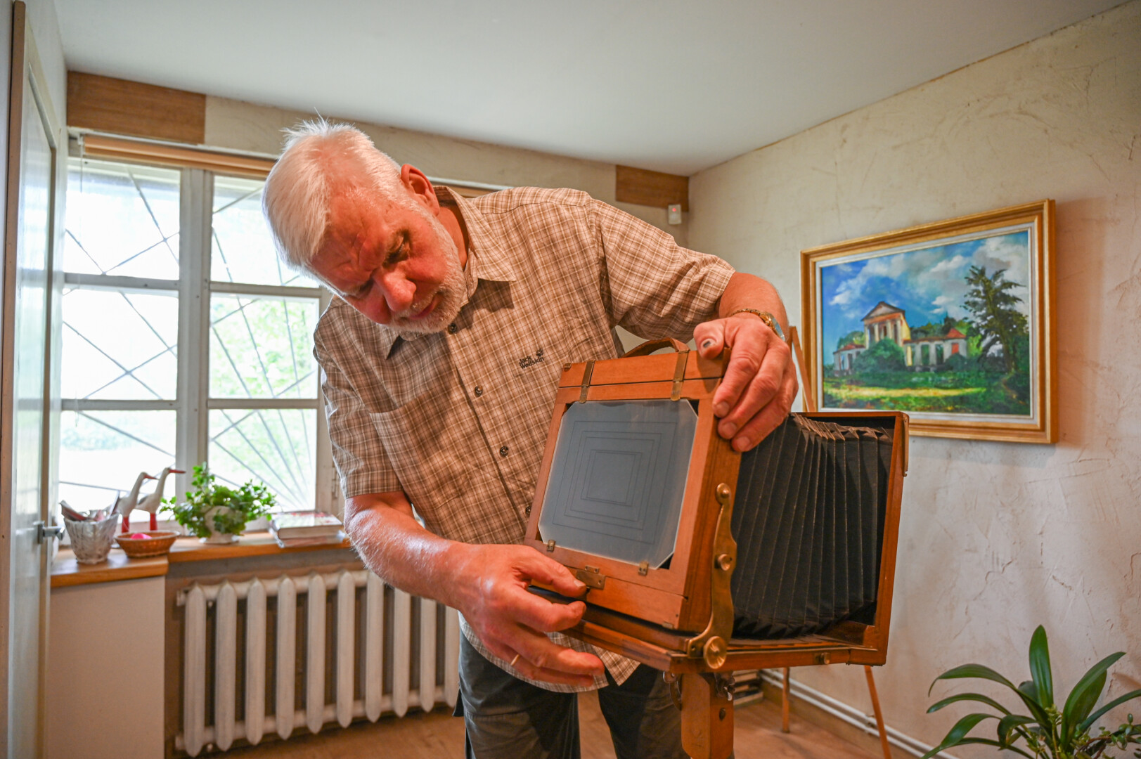 Anot žinomo restauratoriaus, seni baldai yra prisigėrę savo šeimininkų bei juos gaminusių meistrų energijos ir ją spinduliuoja į aplinką. P. ŽIDONIO nuotr.