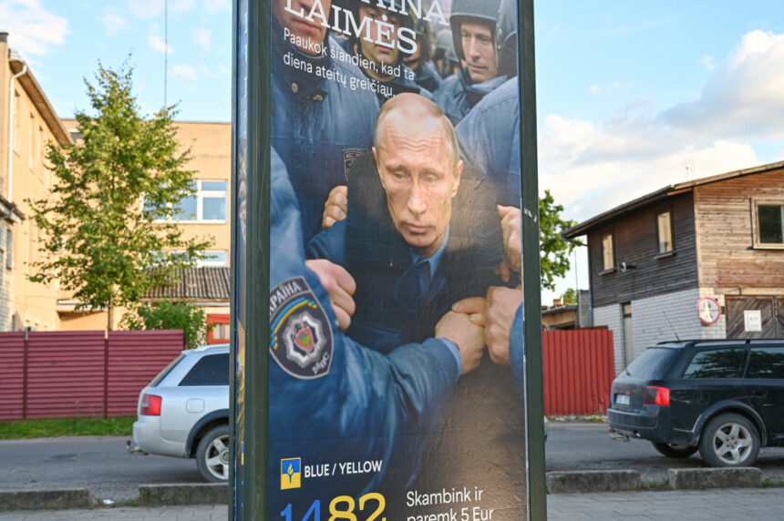 Su dviem mažyliais nuo karo pabėgusi ir Panevėžyje prieglobstį radusi ukrainietė negali susitaikyti su tuo, kad miestas priglaudė ne tik ją, bet ir kraugerį Putiną.