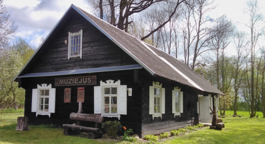 Garsi tarpukario aktorė, viena pirmųjų Lietuvos moterų režisierių, kilusi iš Panevėžio krašto, Unė Babickaitė-Graičiūnienė, kaip ir tūkstančiai tautiečių, patyrė sovietines represijas.