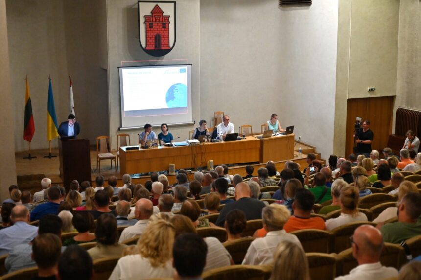 Europinio megaprojekto „Rail Baltica“ geležinkelio vėžė, vesianti į Panevėžio keleivių stotį greta miestą juosiančio aplinkkelio, Aukštaitijos sostinei ir visam regionui suteiktų istorinę galimybę augti ir atsistoti į vieną gretą ne tik su Lietuvos didmiesčiais.