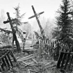 Sibiro ir Kazachstano platybėse amžinojo poilsio atgulė tūkstančiai represuotų lietuvių. Dalies jų kapai bėgant dešimtmečiams išnyko ar buvo sunaikinti, kiti atsidūrė bendrose kapavietėse. Tačiau kuriuos galėjo, lietuviai – tarp jų ir panevėžiečiai – artimųjų palaikus susigrąžino. Ir padarė tą Lietuvai dar tebesant Sovietų Sąjungoje.