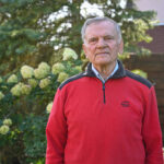 Vaikai už savo tėvų poelgius neatsako. Tūkstančiams karo išvakarėse gimusių lietuvių teko skaudžiai patirti, kaip toli nuo teisybės buvo šie žodžiai sovietinių represijų metais. Dar tik pradedantys suvokti supantį pasaulį, jie kartu su suaugusiaisiais keliavo į tremtį gyvuliniuose vagonuose, o paskui dešimtmečius nešiojo „liaudies priešo“ žymę.