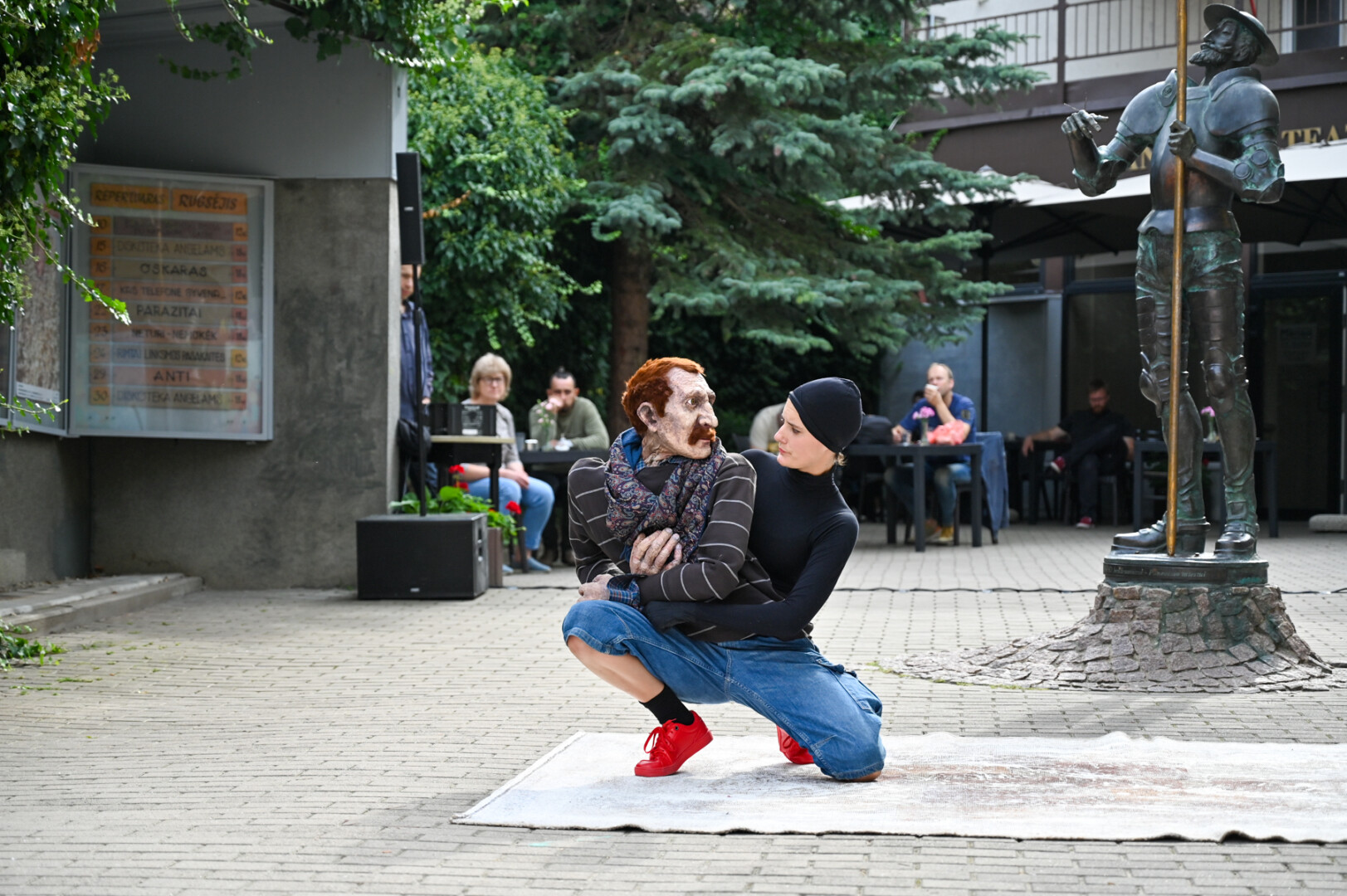 Agnei scena dažnai tampa gatvė ar niūrios industrinės erdvės, o bendravimo su publika kalba – šokis. P. Židonio nuotr.