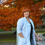 „Mes, slaugytojai, labiau pratę, kad kiti apie mus šnekėtų“, – kuklinasi bemaž ketvirtį amžiaus sunkiausiomis gyvenimo akimirkomis kitais besirūpinanti Giedrė Balčiūnienė. Ko jau ko, bet šiai slaugytojai kuklintis reikėtų mažiausiai.